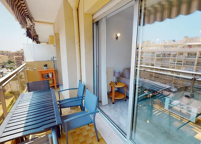 Spacieux 2p Climatise Avec Terrasses Et Garage, Proche Centre De Et Plages - Fr-1-196-332